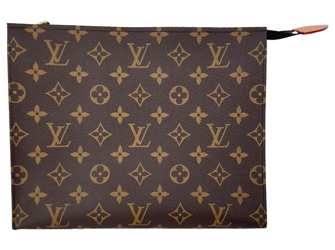 Necessaire Louis Vuitton em Toile Monogram e Couro Marrom
