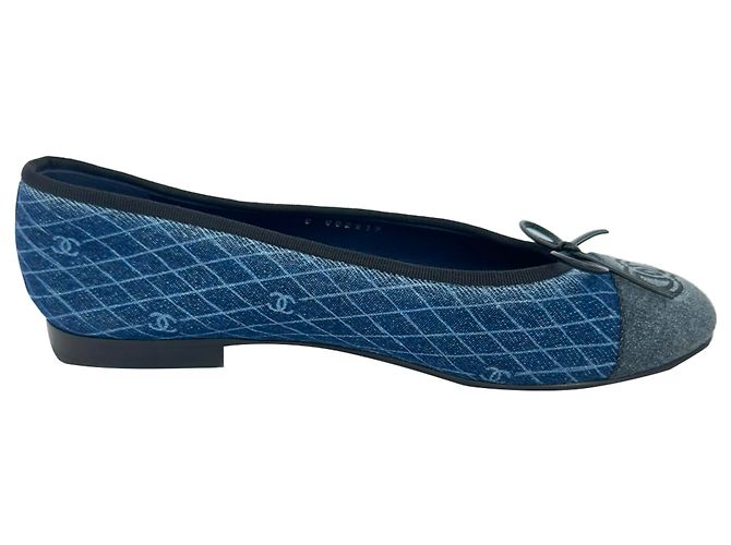 Timeless Chanel CC Interlocking Logo gesteppte Ballerinas in Blue Denim Blau