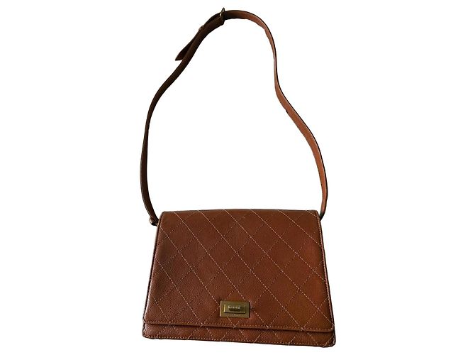 Bolsa de ombro em couro matelassê Chanel Marrom