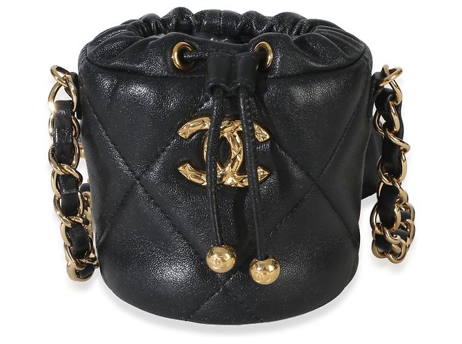 Gabrielle Micro bolsa bucket Chanel em couro de cordeiro acolchoado preto