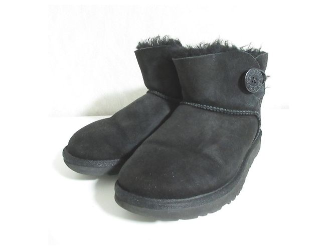 Autre Marque Botas curtas de pele de carneiro UGG MINI BAILEY BUTTON Preto