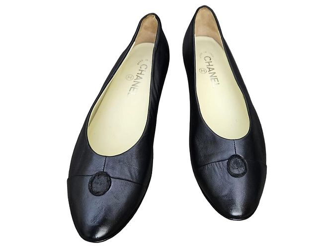 Chanel Sapatilhas de couro preto