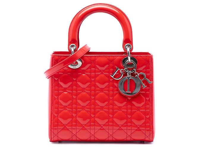Lady Dior Cannage en charol rojo, tamaño Medium Roja