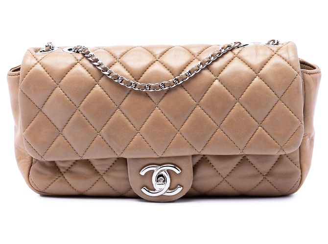 Chanel Marrom Bolsa Flap Coco Rain em pele de cordeiro matelassê Médium