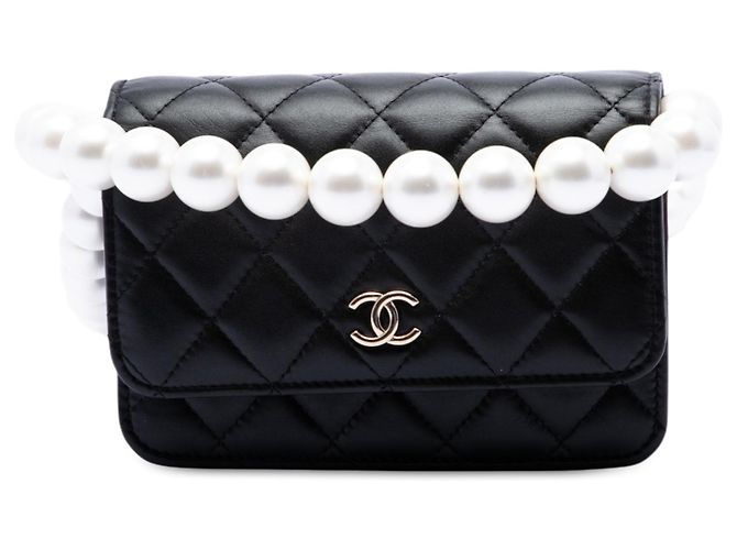 Chanel Black CC Matelassê em pele de cordeiro Maxi com alça de corrente de pérolas Preto