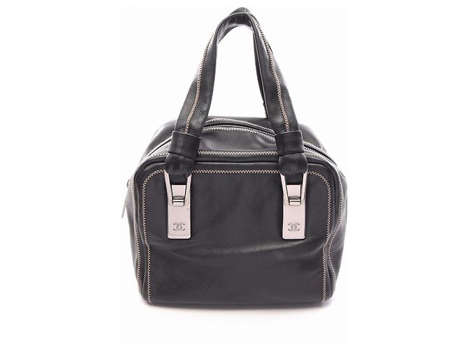Sac à main en cuir noir Chanel