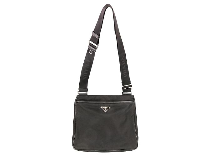 Bolsa de Ombro Prada Re-Nylon em Couro Saffiano Preto