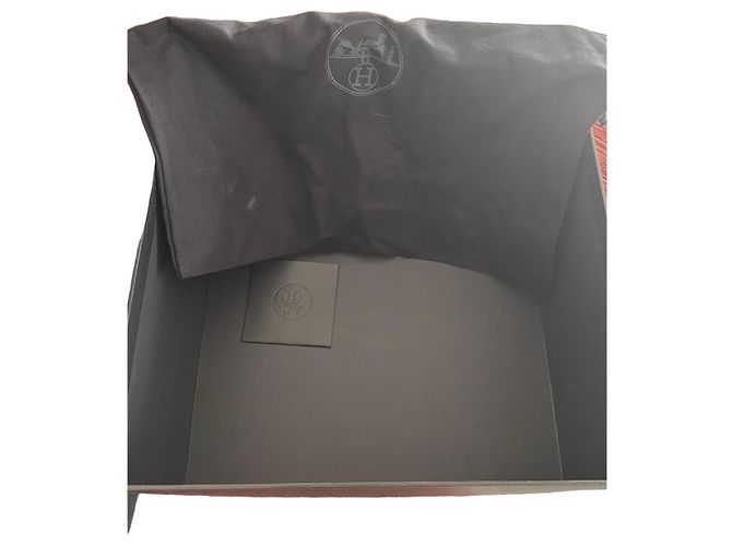 Caixa de presente Hermès preta e saco Preto