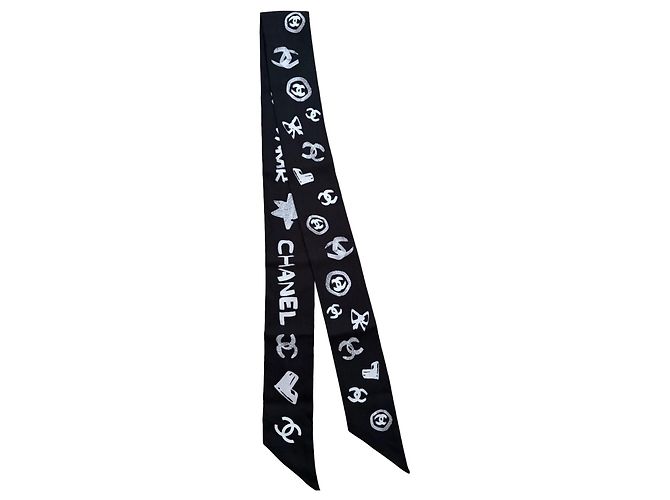 Twilly de seda Chanel preto e branco