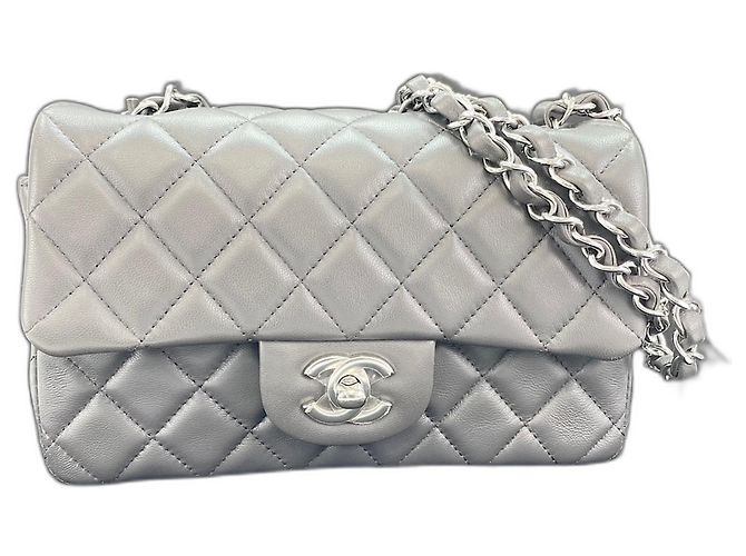 Bolsa de Alça Chanel Mini Matelassé Marrom