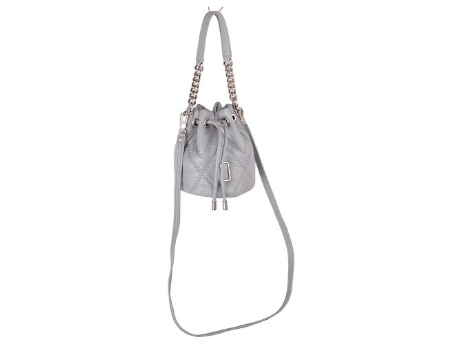 Marc Jacobs The J Marc Bolsa Bucket de Couro Matelassê - Cinza