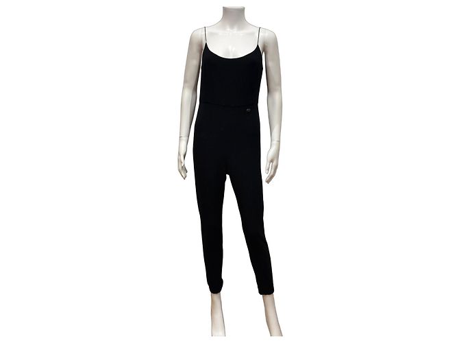 Chanel Jumpsuit aus schwarzer Viskose mit CC-Logo-Knopf