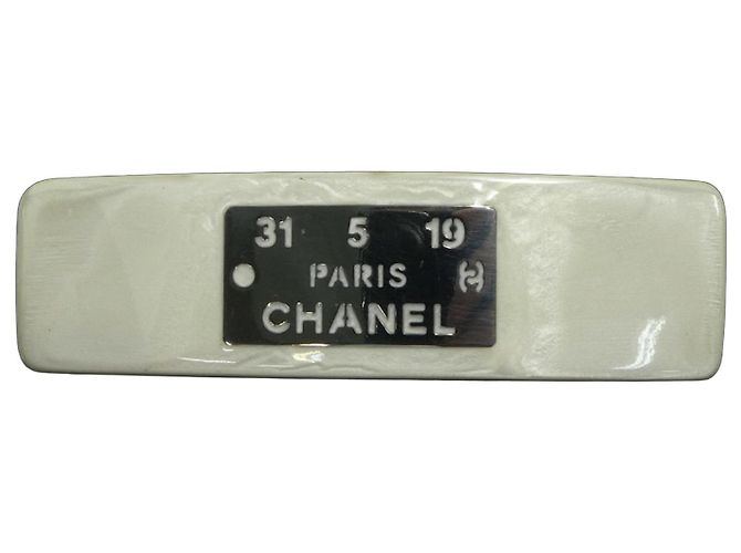 Barrette Chanel Off-White e Prata Fora de branco