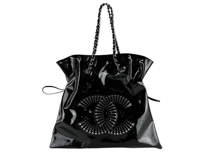 Borsa a tracolla Chanel in pelle vernice Nero