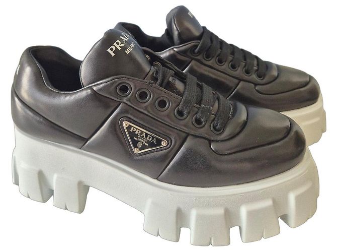 Prada Monolith Baskets en cuir noir