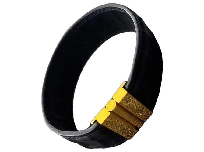 Hermès Pulseira de couro preto com fivela dourada Dourado