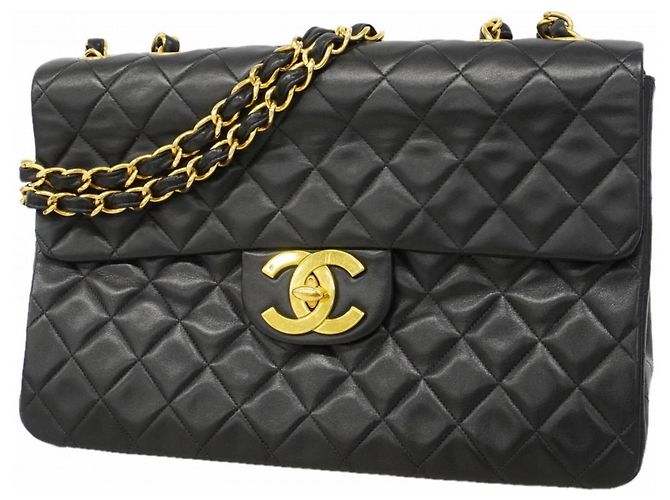 Timeless Chanel Schultertasche aus schwarzem Lammleder