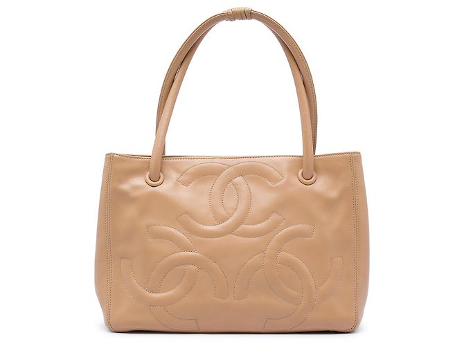 Tote Chanel em pele de cordeiro bege com triple CC