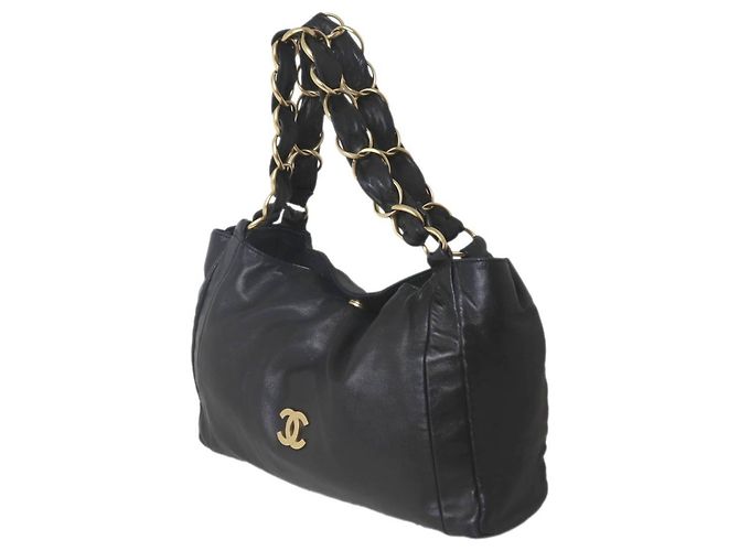 Borsa a tracolla Chanel in agnello nero