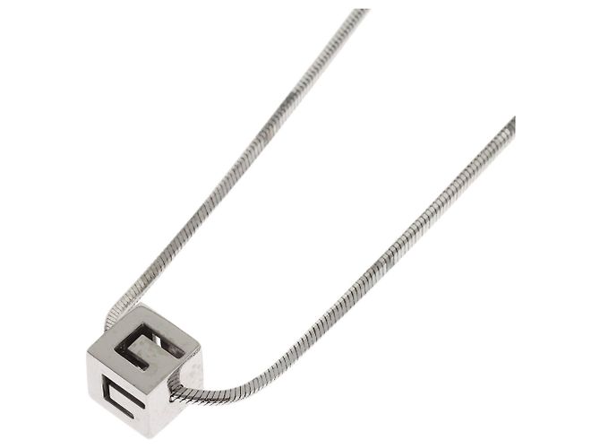 Collar Gucci Logo Cube en oro blanco de 18K