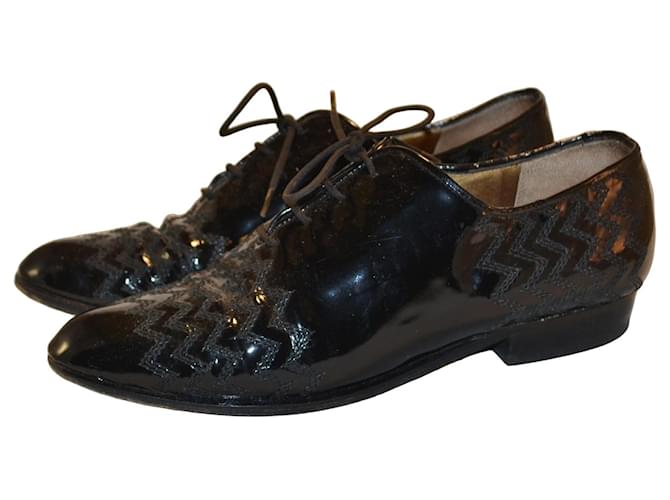 Chaussures à lacets Yves Saint Laurent en cuir verni noir avec broderie en zig-zag 