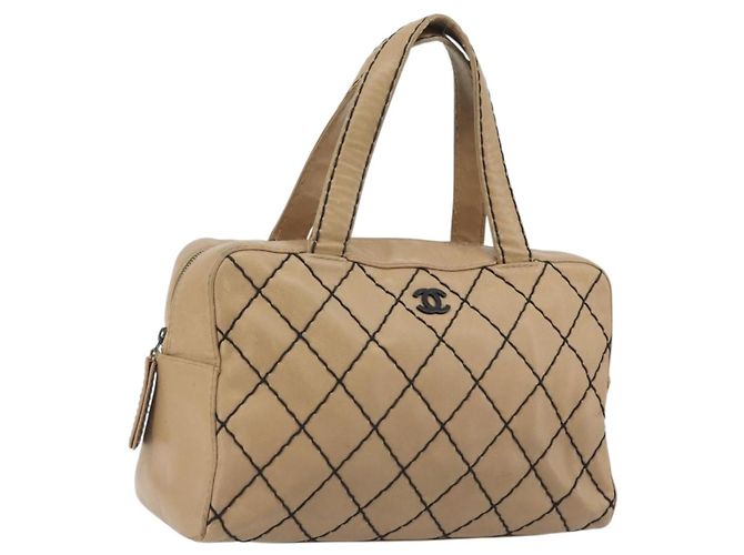 Bolsa CHANEL Wild Stitch em couro Perfo Bege Ouro CC Auth mr2706 Dourado