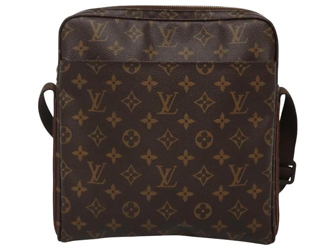 Louis Vuitton Trotteur Beaubourg Monogram Canvas Marrom