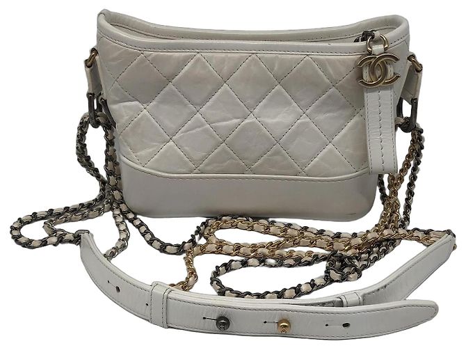 Chanel Gabrielle Hobo em pele de vitelo envelhecida acolchoada Small Branco