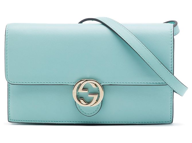 Carteira Gucci azul em couro de bezerro com Interlocking G em alça Azul claro