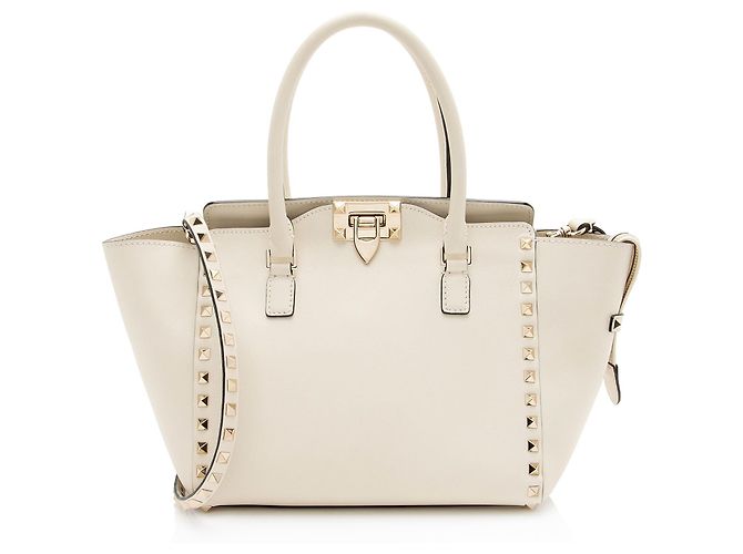 Valentino Garavani Sacote pequeno Valentino Rockstud de couro de bezerro com alça dupla Branco