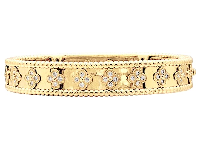 Bracelet Van Cleef & Arpels, "Perlée Trèfles", yellow gold and diamonds. 