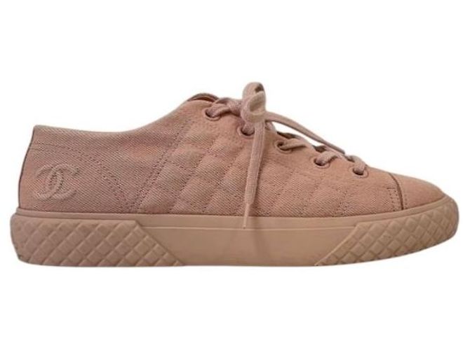 Chanel Tênis acolchoados Rosa