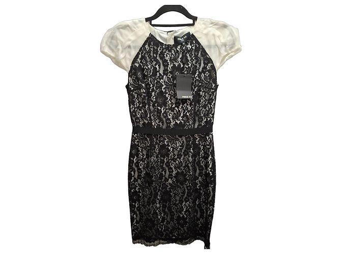 Paule Ka Spitzenkleid in Schwarz-Weiß