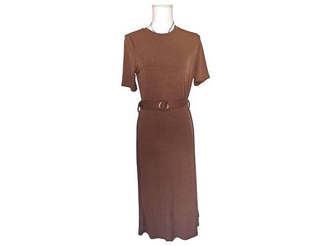 Autre Marque Cider Braunes Rippstrick Maxi-Kleid mit Gürtel