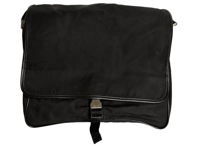 Prada Borsa Messenger in Nylon e Pelle Nero