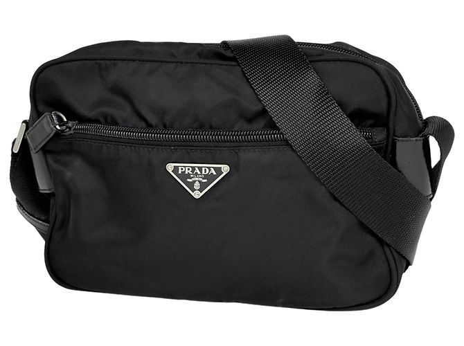 Bolsa de ombro Prada em nylon preto