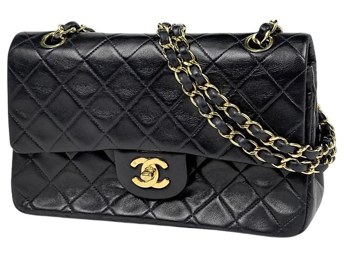 Bolsa de Ombro Chanel Matelassé Preto