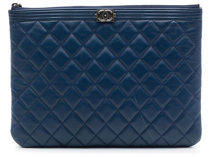 Clutch Chanel Blue Medium Quilted Lambskin Boy O Case Blu navy