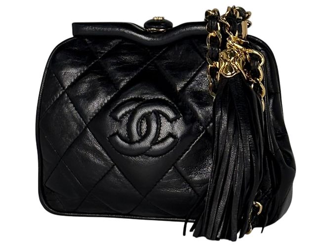 Bolsa de ombro Chanel em couro preto