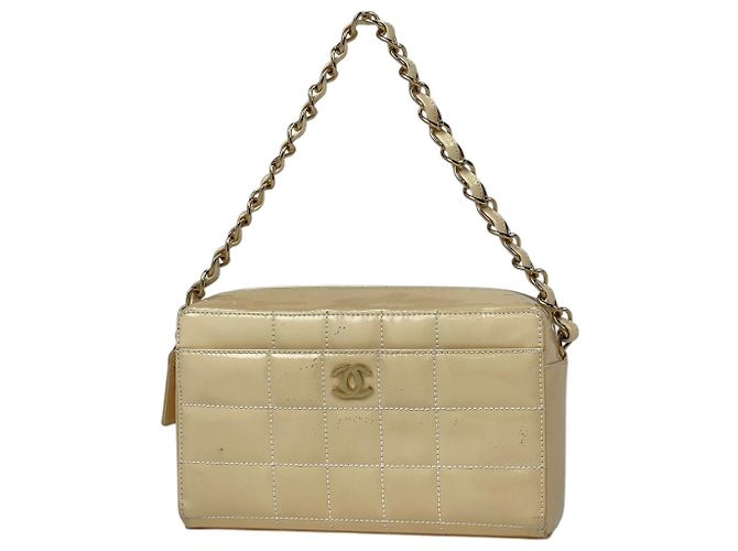 Bolsa Chanel de couro envernizado bege