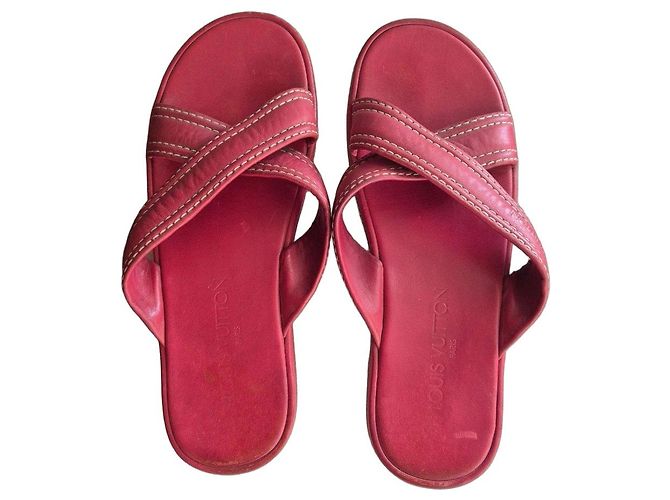 Louis Vuitton flache Ledersandalen in Rot