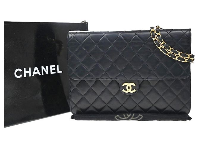 Chanel Vintage Clutch mit Kette aus gestepptem Leder Medium Schwarz