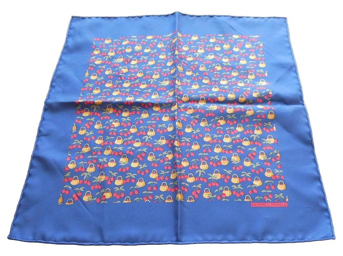 Bufanda de seda Hermès 'Cerezas' Roja Azul Amarillo