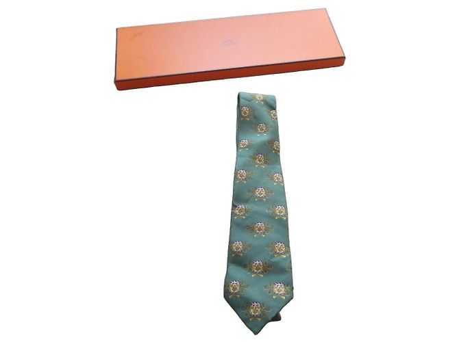 Hermès green silk patterned tie Gold hardware 