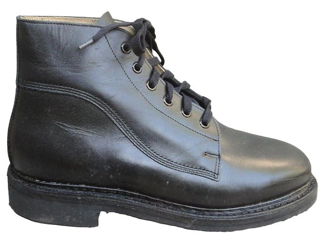 Autre Marque Schwarze Lederstiefel