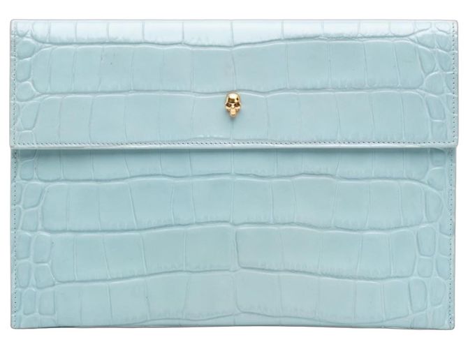 Clutch Skull em couro com relevo de crocodilo azul Alexander McQueen
