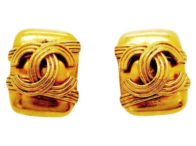 Brincos de pressão banhados a ouro Chanel Dourado