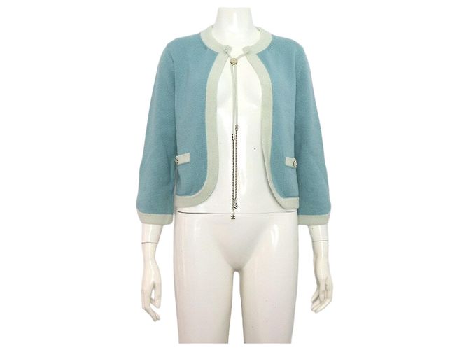 Chanel Cashmere-Strickjacke für Damen mit silbernem CC-Logo-Knopf Blau