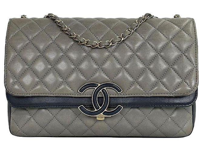 Chanel Borsa con doppia patta e catena Chic Medium Khaki Gray Marrone