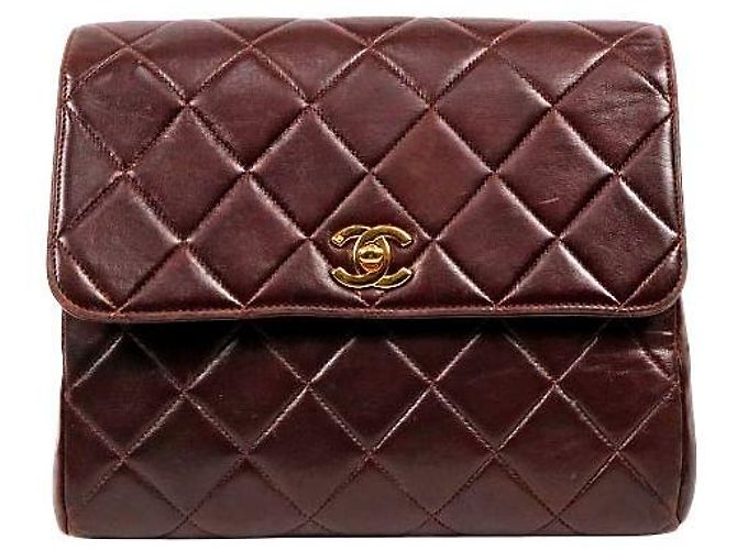 Chanel Bolsa de ombro com aba acolchoada marrom